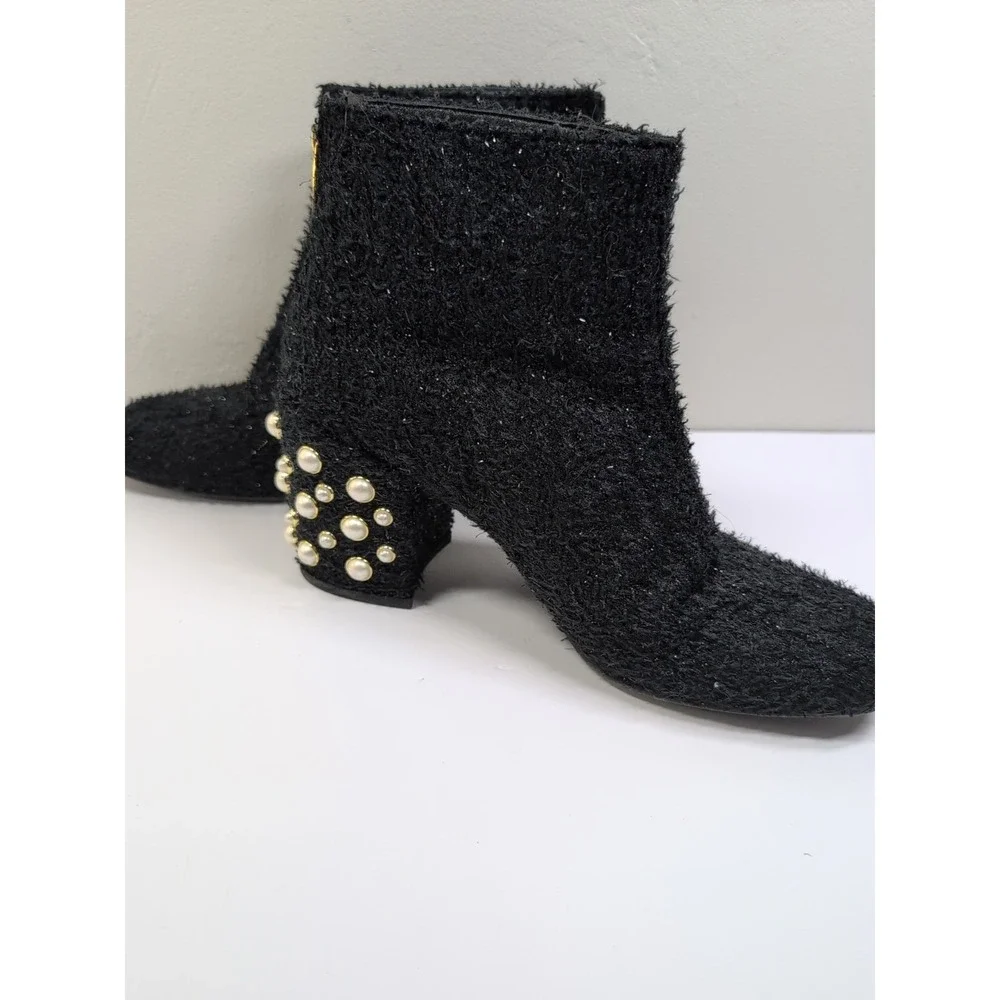 Stuart Weitzman Pearl Bacari Black Velvet Booties Size 7.5‎